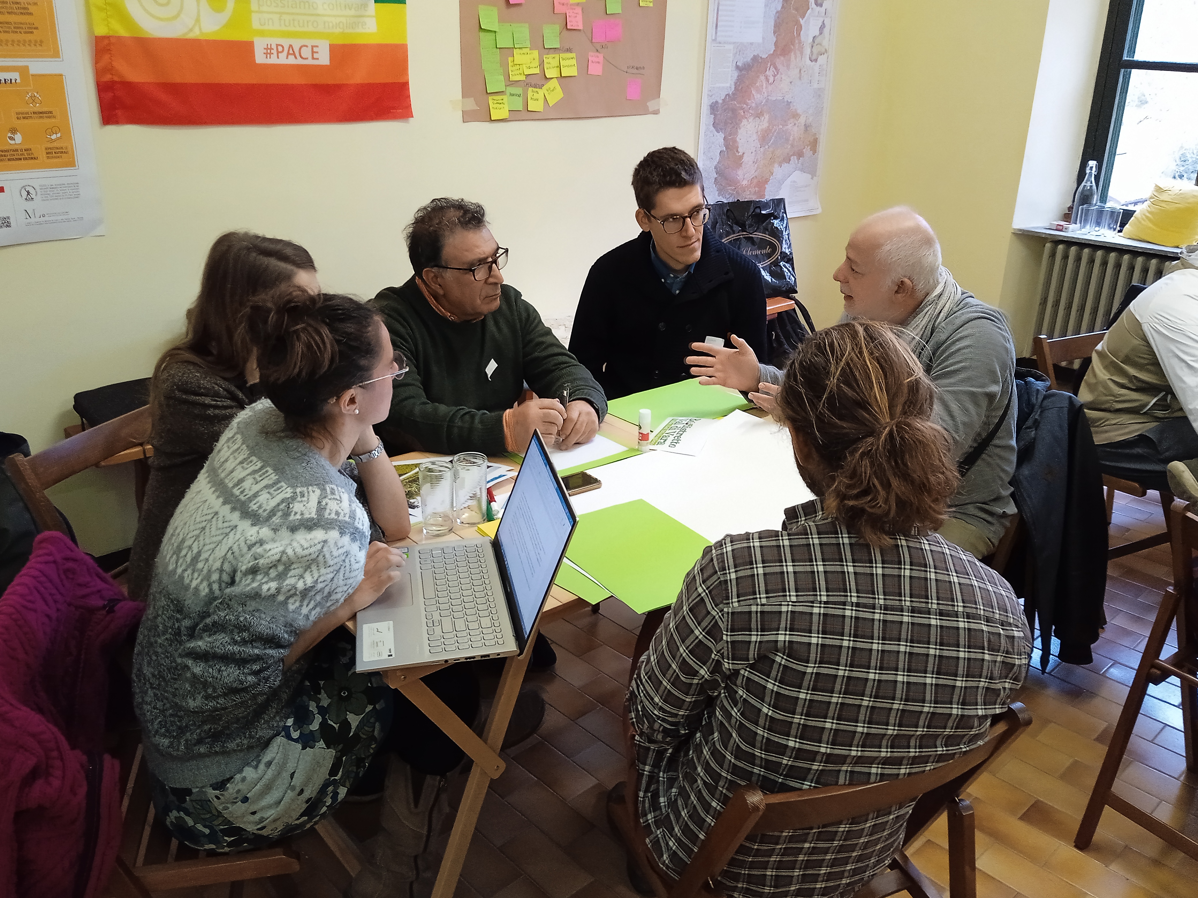 A group of people around a tabel