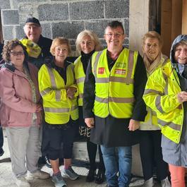 People with yellow vests