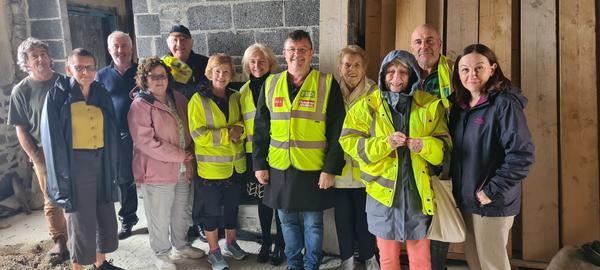 People with yellow vests
