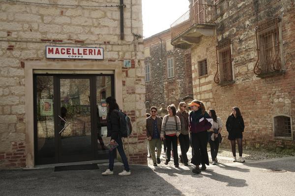 A photo of the local partners of SHARED GREEN DEAL's Food Steam walking in front of a local shop